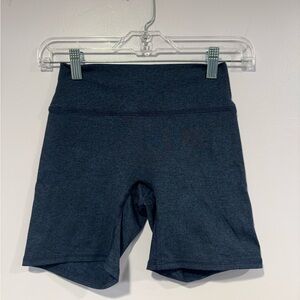 Blue Isla Movement no front seam soft biker‎ shorts